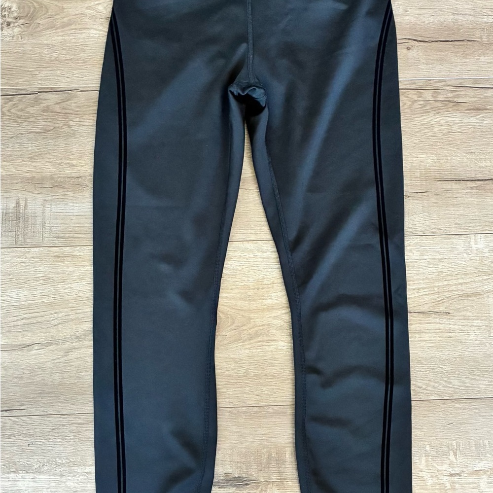 ALO Yoga Black Leggings Stretchy and Sleek